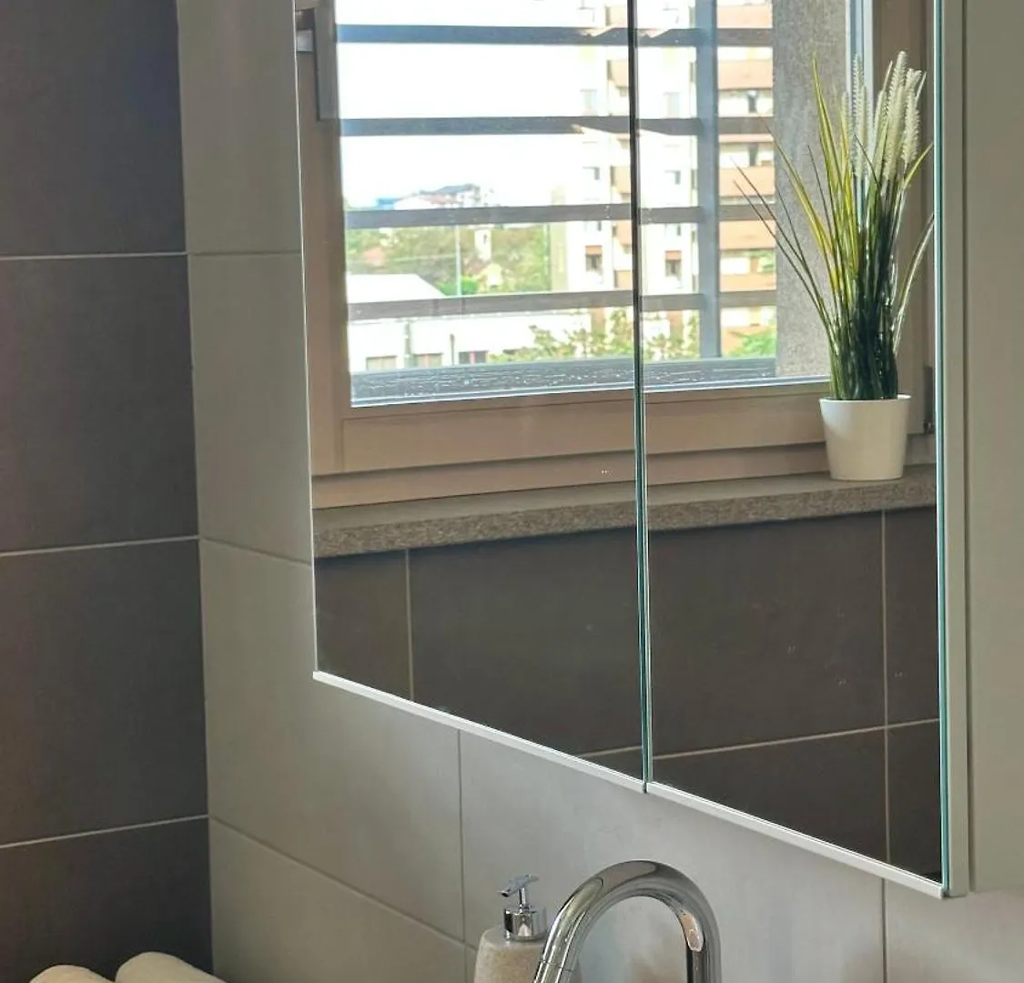 Giax Tower Premium Modern Milanese Flat With Gym Pool View & Box Apartment 0*, Milan