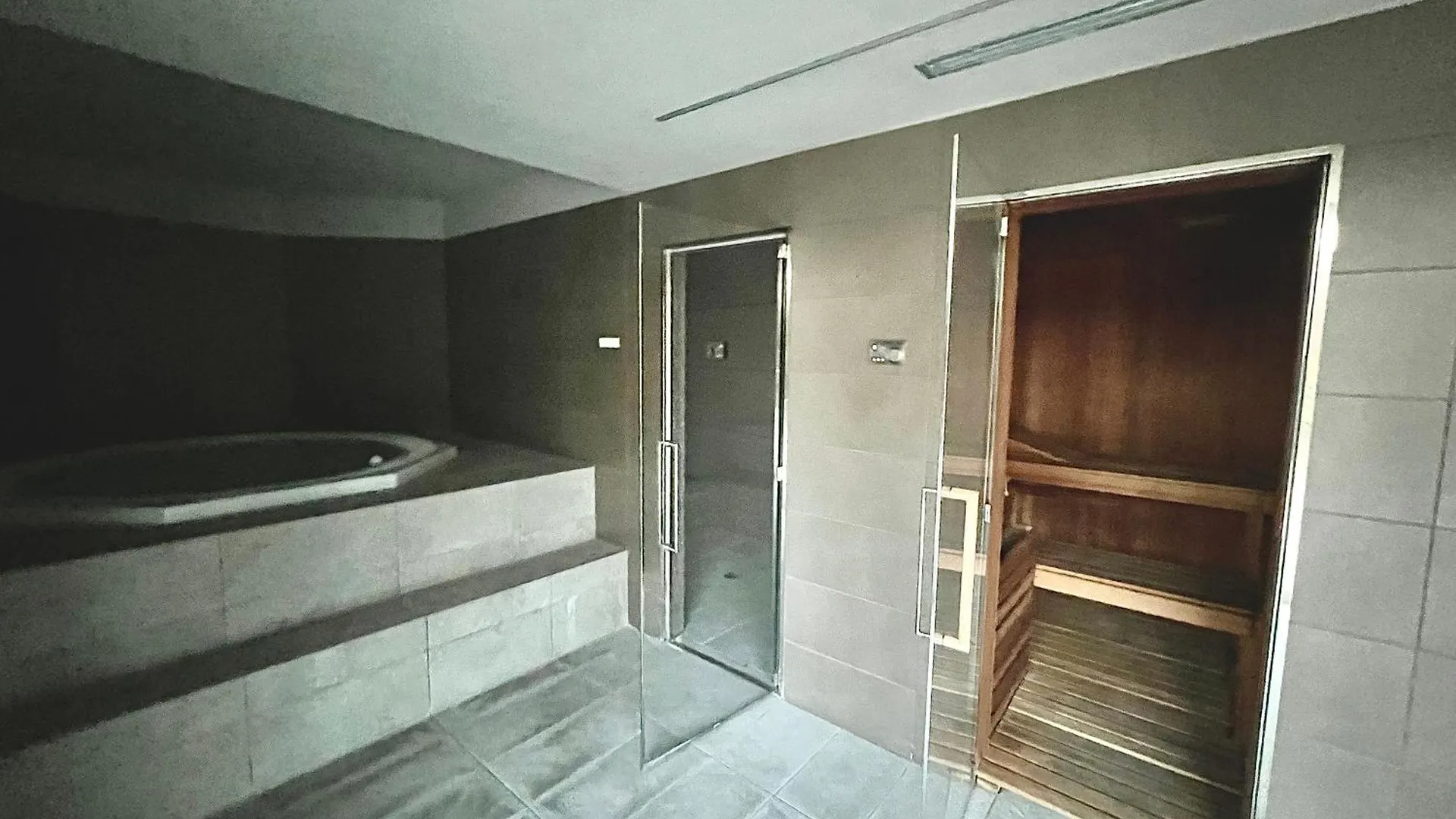 Giax Tower Premium Modern Milanese Flat With Gym Pool View & Box Apartment Italy
