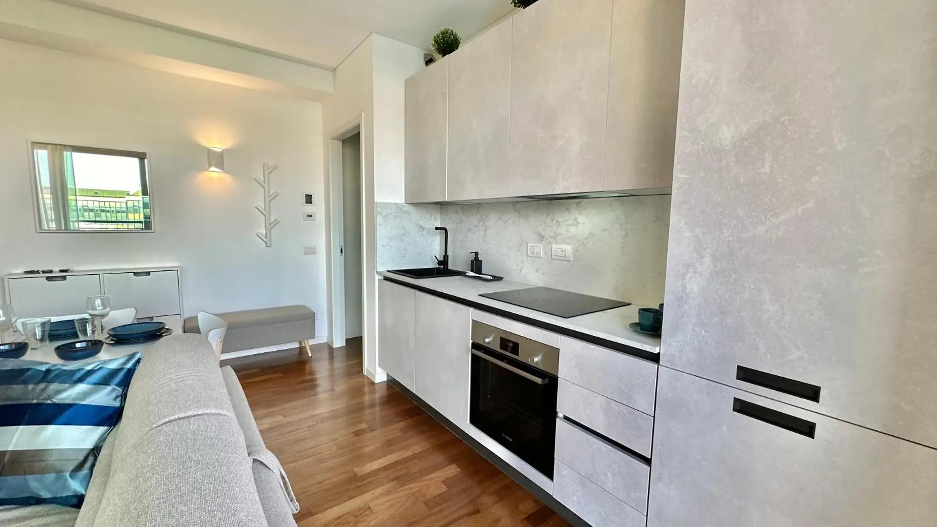 Giax Tower Premium Modern Milanese Flat With Gym Pool View & Box Apartment 0*, Milan Italy
